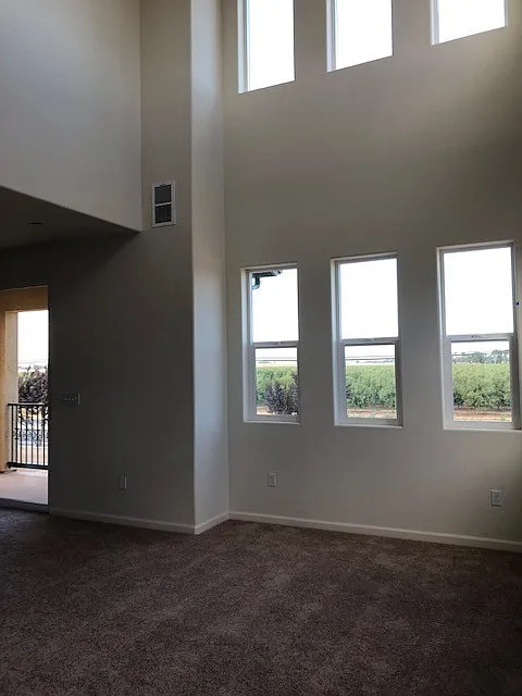 4 bed, 1663 sqft, $2,350 — Photo 2