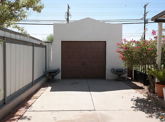 3rd image of 571 Sandalwood Dr