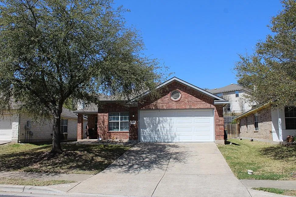 1908 Melissa Oaks Lane — Photo 2