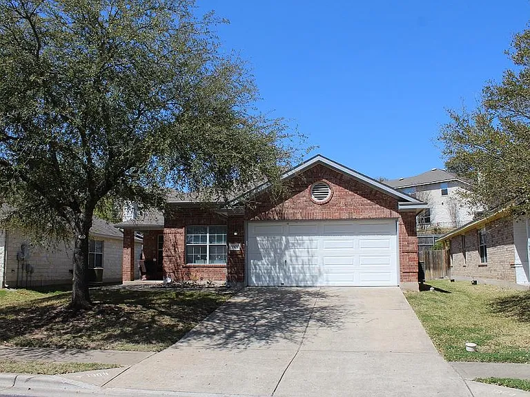 1908 Melissa Oaks Ln — Photo 4