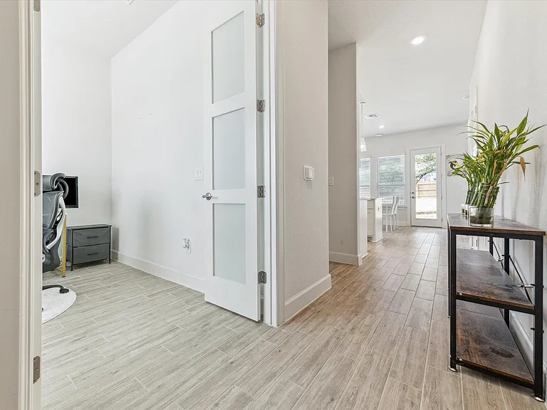 806 Dayton Dr — Photo 6