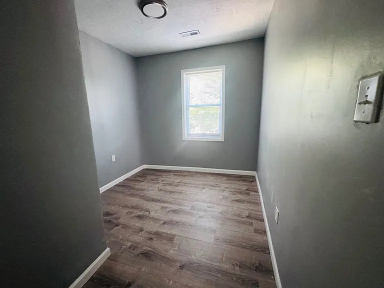 3237 Seymour Ave — Photo 11