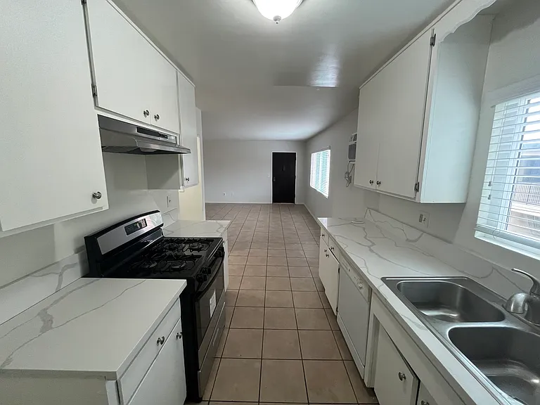 6544 S Pickering Ave #E — Photo 10