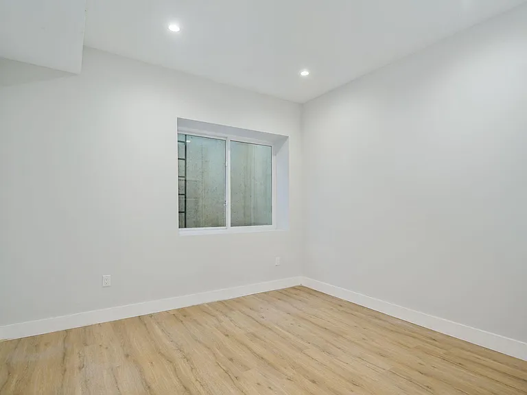 2454 Dickinson St — Photo 27