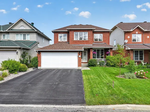 2812 Hank Rivers Dr, Ottawa, ON K1T 4A2