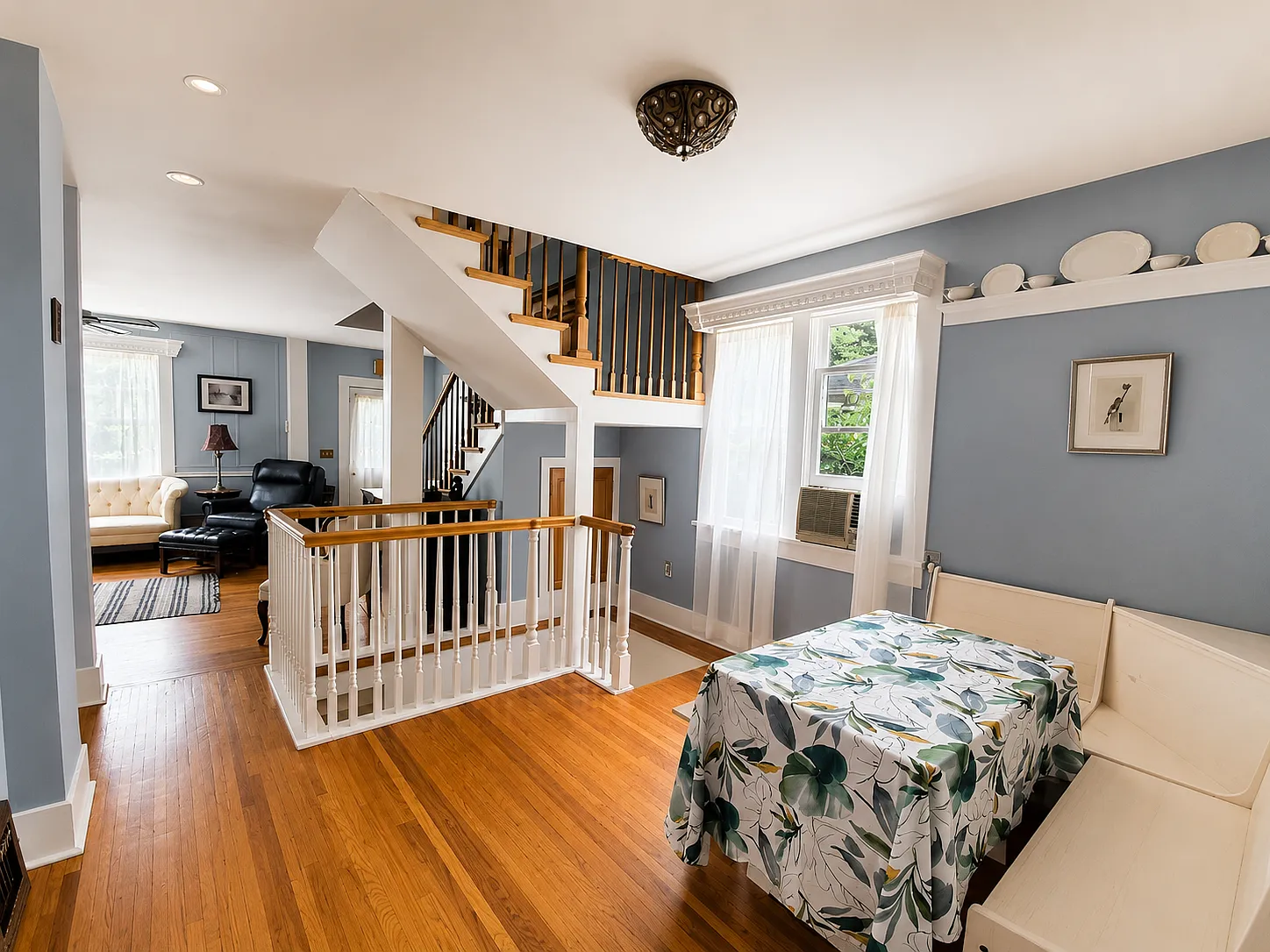 4 bed, 2500 sqft, $2,500 — Photo 4