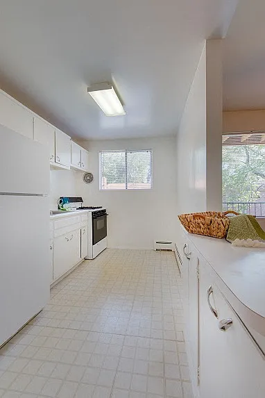 Layton Hall Apartments — Photo 1