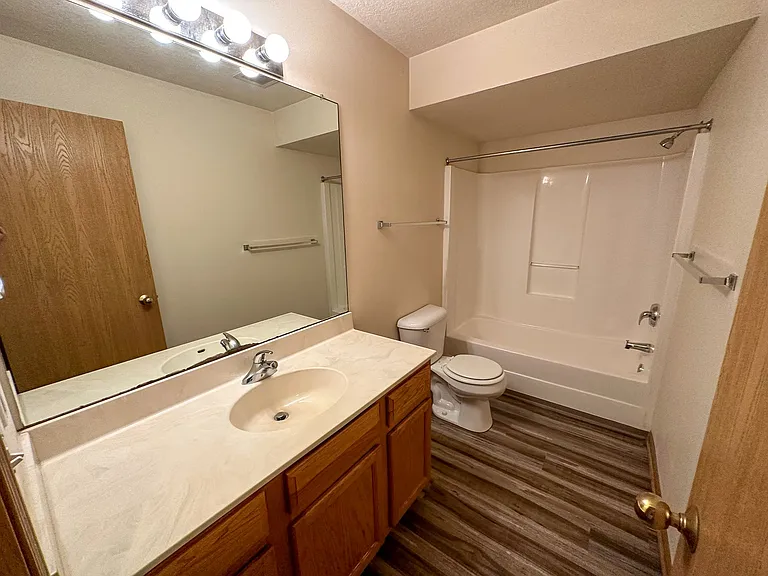 121 Beach Avenue — Photo 13