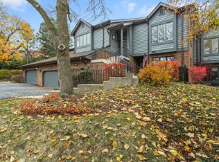 1042 Braemoor Dr #1042-B, Downers Grove, IL 60515