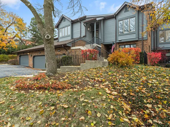 1042 Braemoor Dr #1042-B, Downers Grove, IL 60515