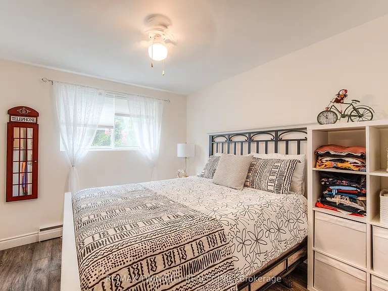132 Allen St E #1 — Photo 15