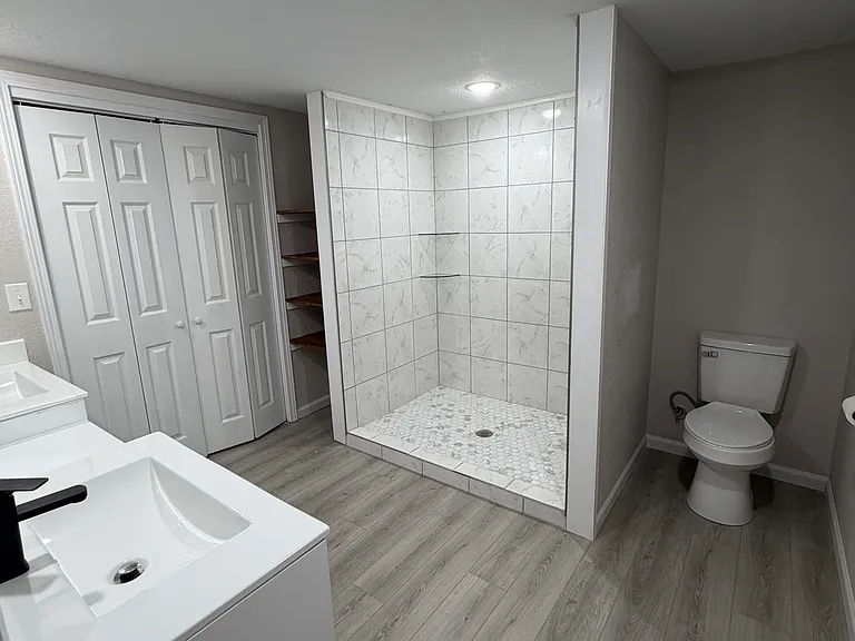 146 Roberts St — Photo 8