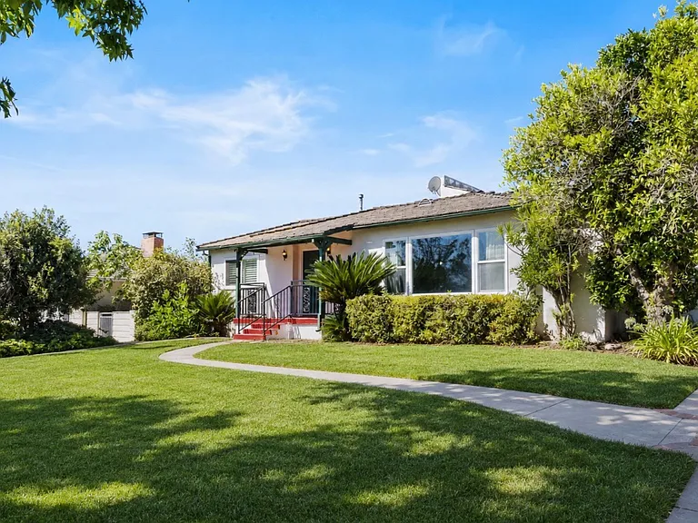 223 S Altura Rd — Photo 2