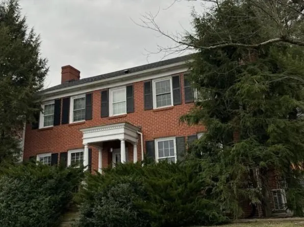 74 Church St, Canton, NC 28716