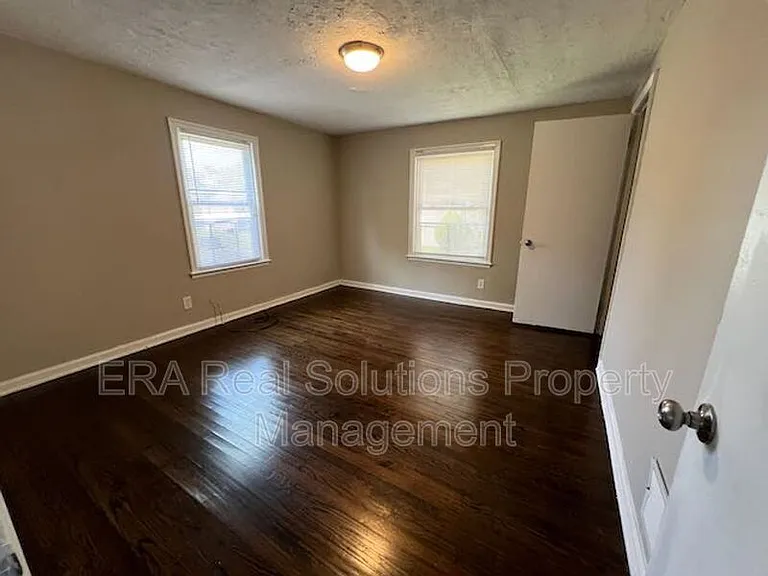 88 N Waverly St — Photo 6