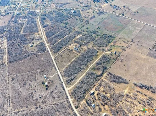 469 County Road 477, Stockdale, TX 78160