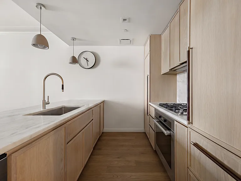 350 W 71st St #6A — Photo 3