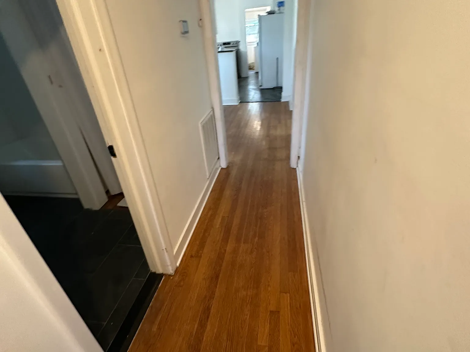 3 bed, 1.5 bath, 1550 sqft, $2,300 — Photo 2