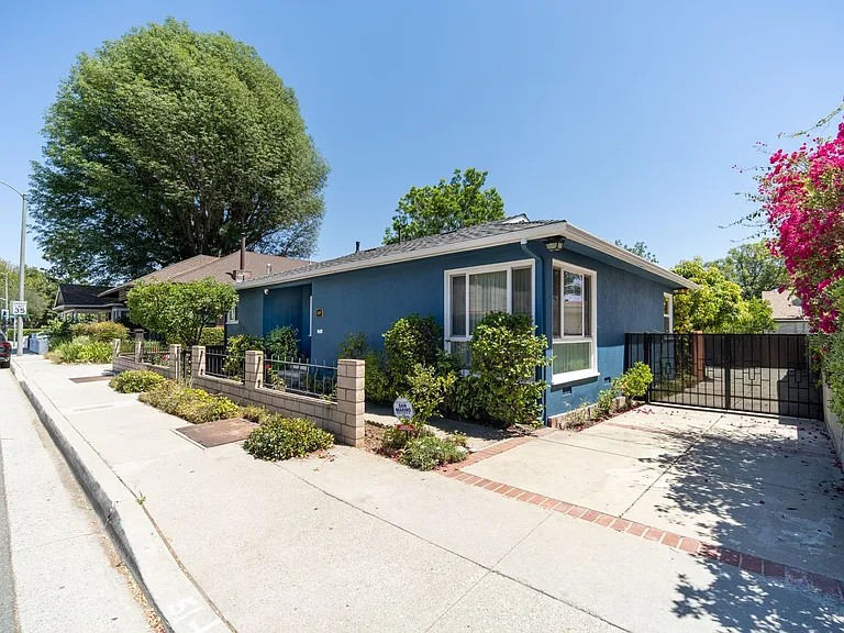 1007 Monterey Rd — Photo 2
