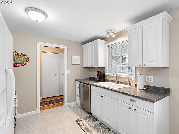 4th image of 2036 Sallal Rd