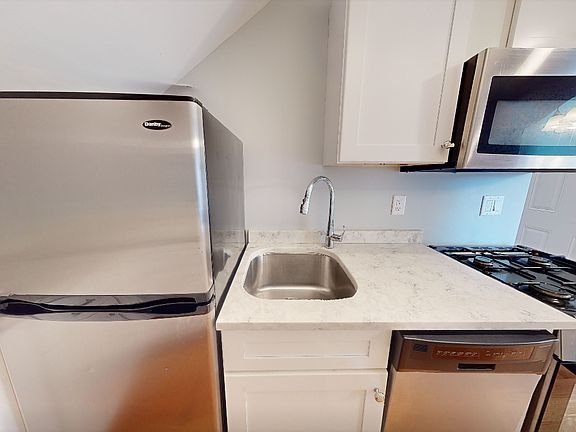 2nd image of 38 Berkeley St #6F
