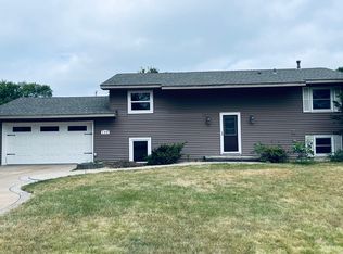 140 Oakwood Rd, Apple Valley, MN 55124