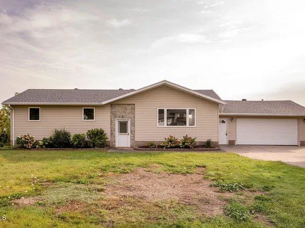 4084 4th Ave NW, Jamestown, ND 58401