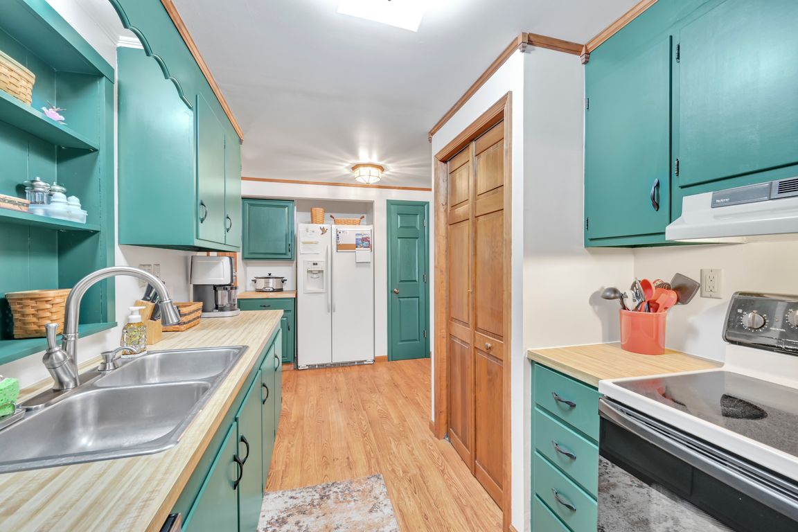 13-Kitchen