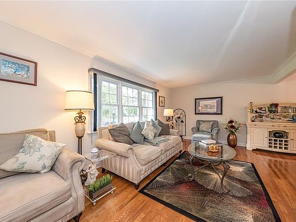 3rd image of 1024 McGuire Dr