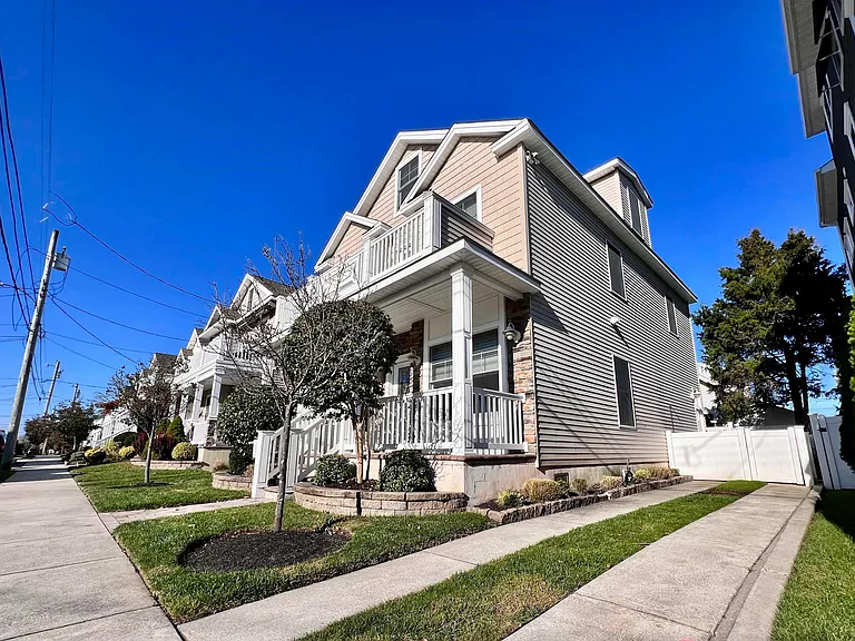 107 N Douglas Ave — Photo 38