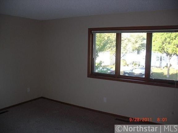 5th image of 944 18th Ave N