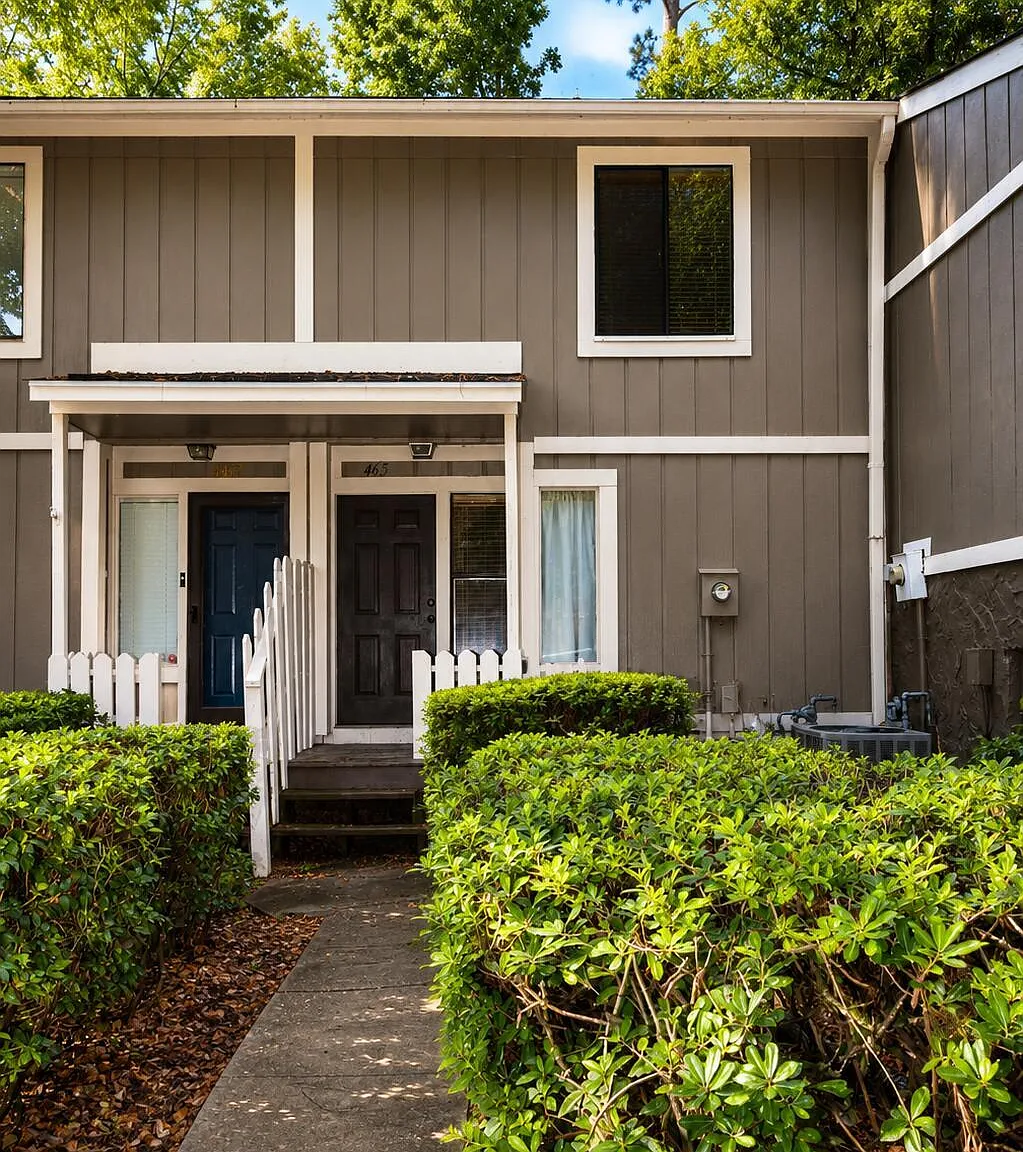 3 bed, 1.0 bath, 1145 sqft, $1,350 — Photo 1