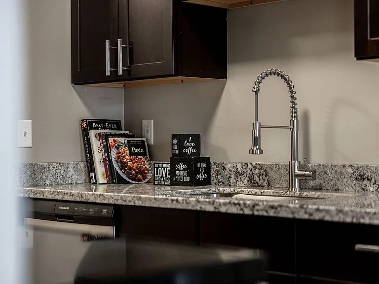 Atlas Pointe Apartments — Photo 8