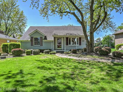 390 Red Oak Ln, Rochester Hills, MI, 48307