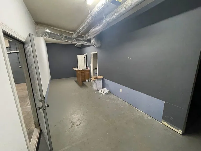 1052 Brownsboro Rd — Photo 16