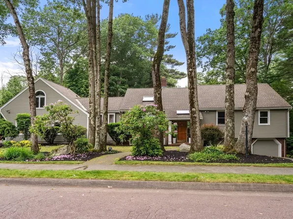 173 Locksley Rd, Lynnfield, MA 01940