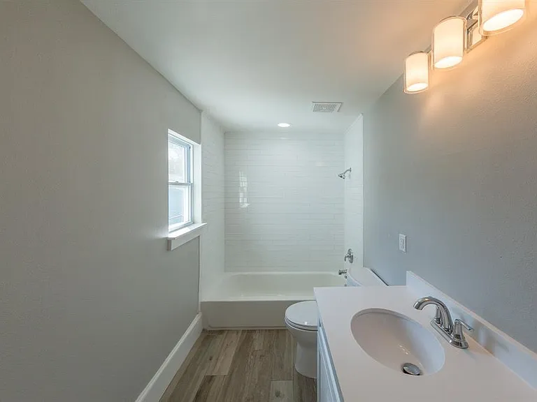 4307 Avenue Q — Photo 9