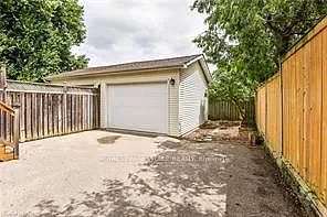 1027 Bernhardt St — Photo 30