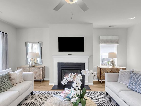 3rd image of 265 Clarabelle Ln
