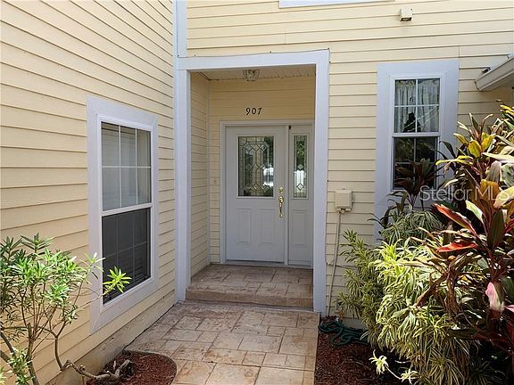 2nd image of 907 Woodbridge Ct