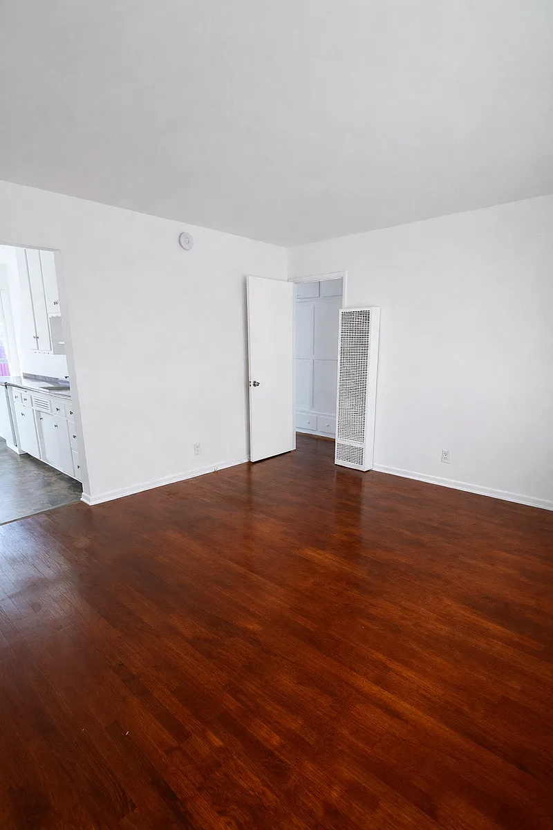 Building Photo - 4021 1/2 McLaughlin Ave #4021-1/2