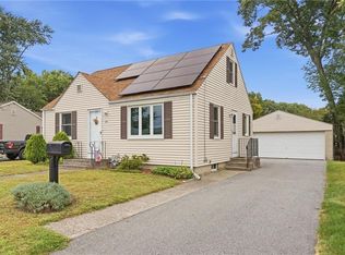 22 Larchmere Dr E, Rumford, RI 02916