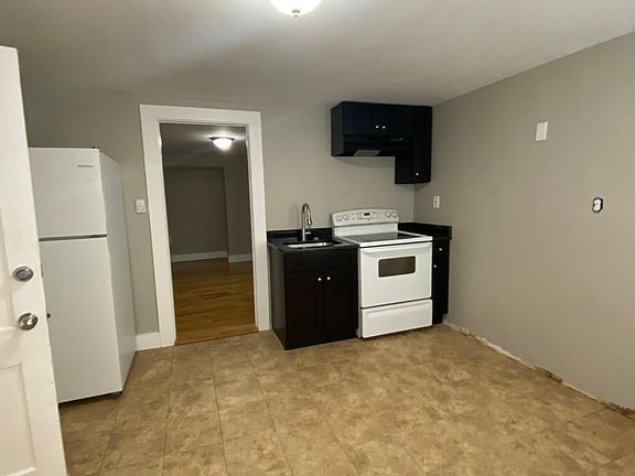 3rd image of 135 Lawton Ave #U8