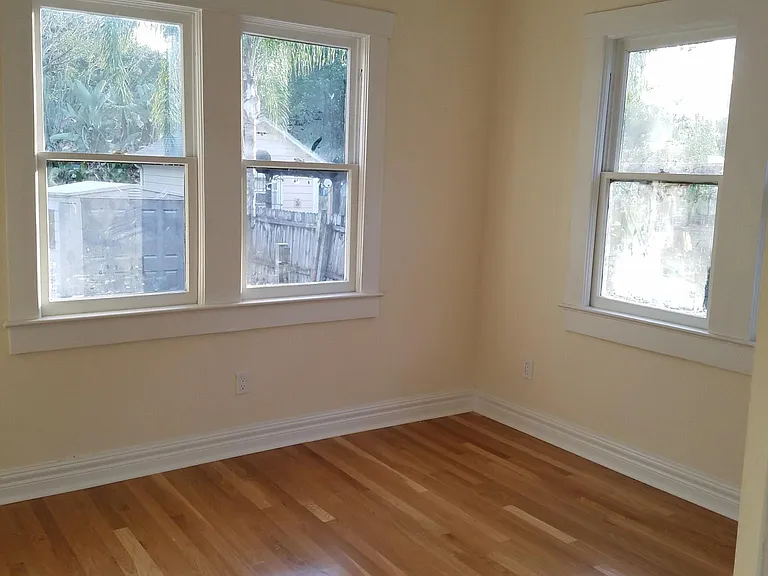 208 W Giddens Ave — Photo 11