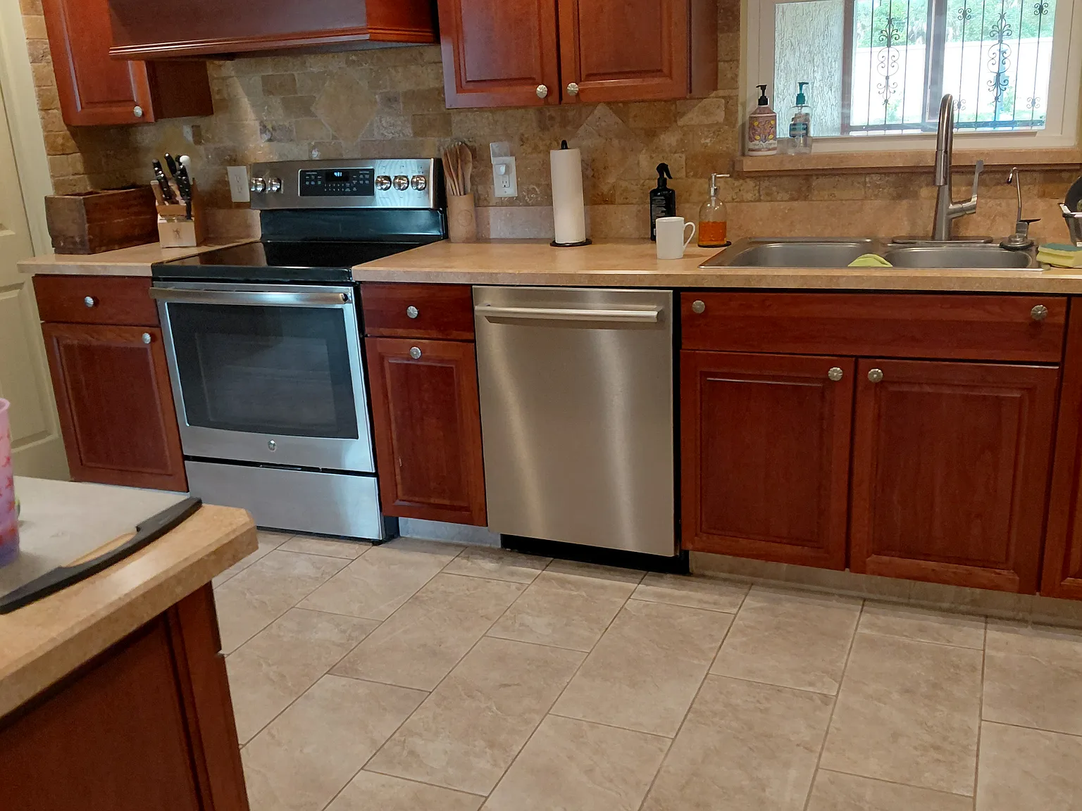 2 bed, 1904 sqft, $3,600 — Photo 3
