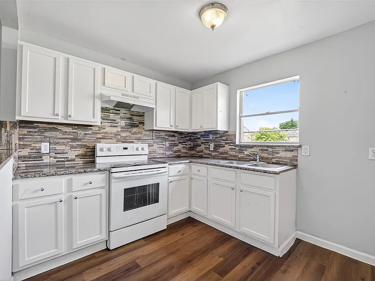 4118 Sunflower St — Photo 10