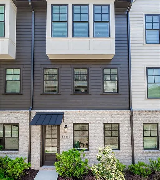 6543 Beacon Dr — Photo 1
