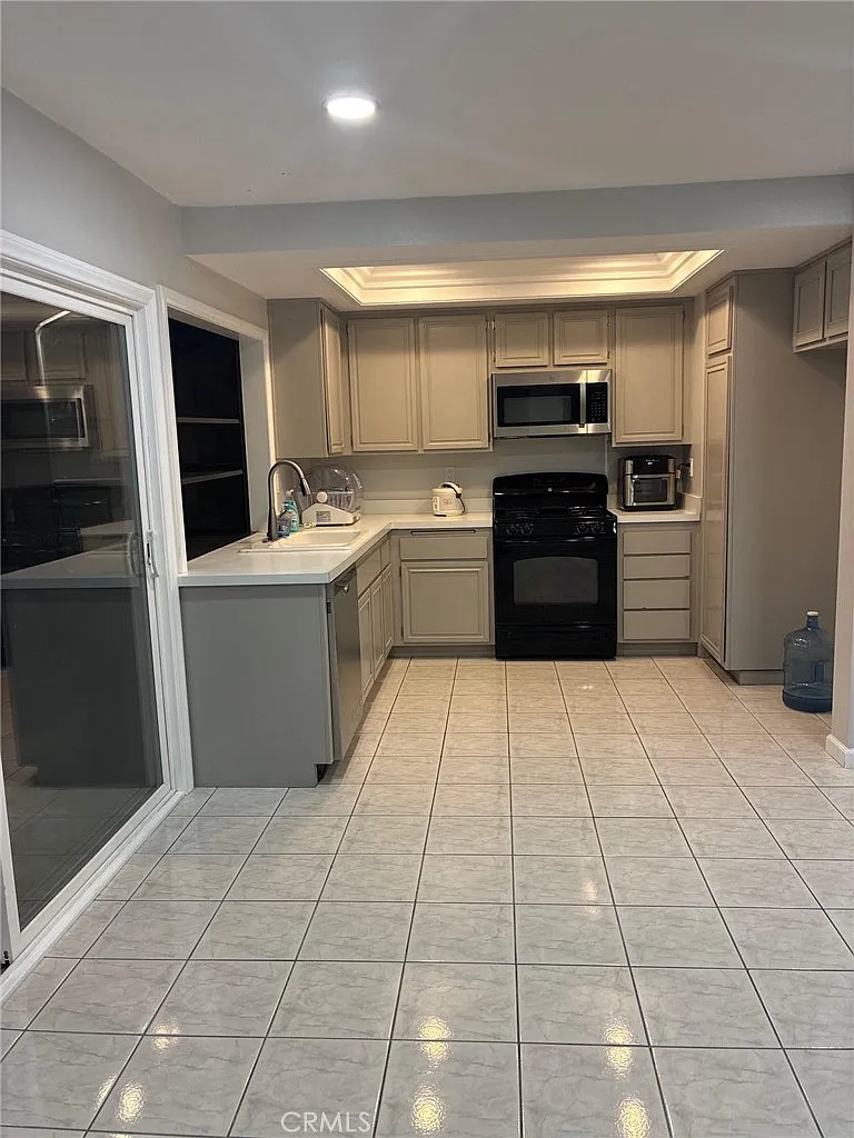 1 bed, 180 sqft, $1,350 — Photo 4