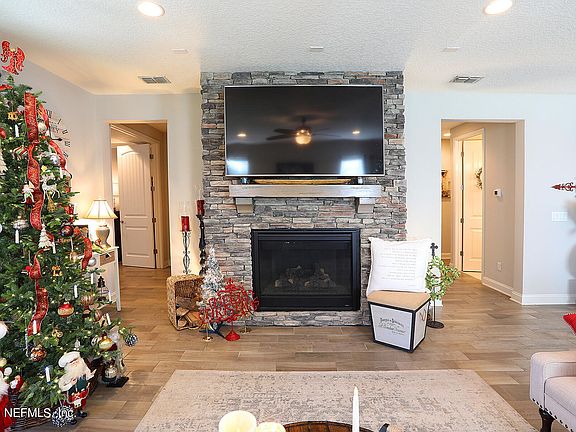 5th image of 121 Flach Dr