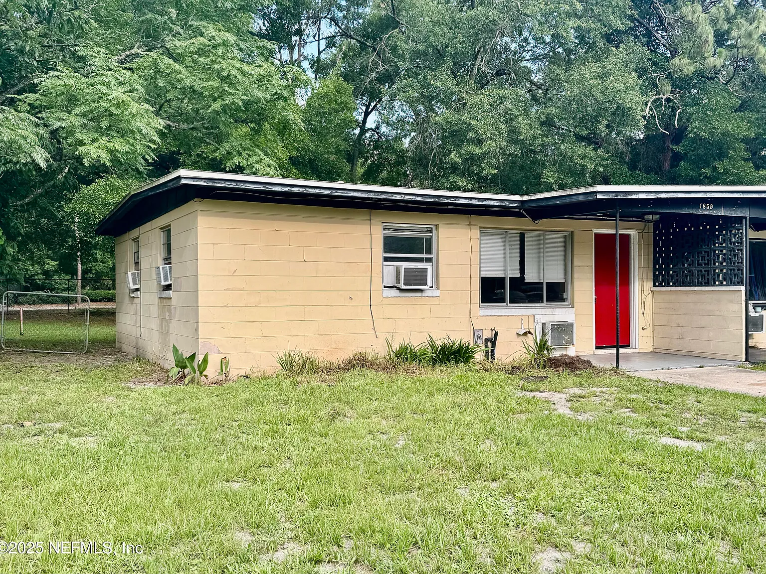 2 bed, 1.0 bath, 624 sqft, $975 — Photo 2